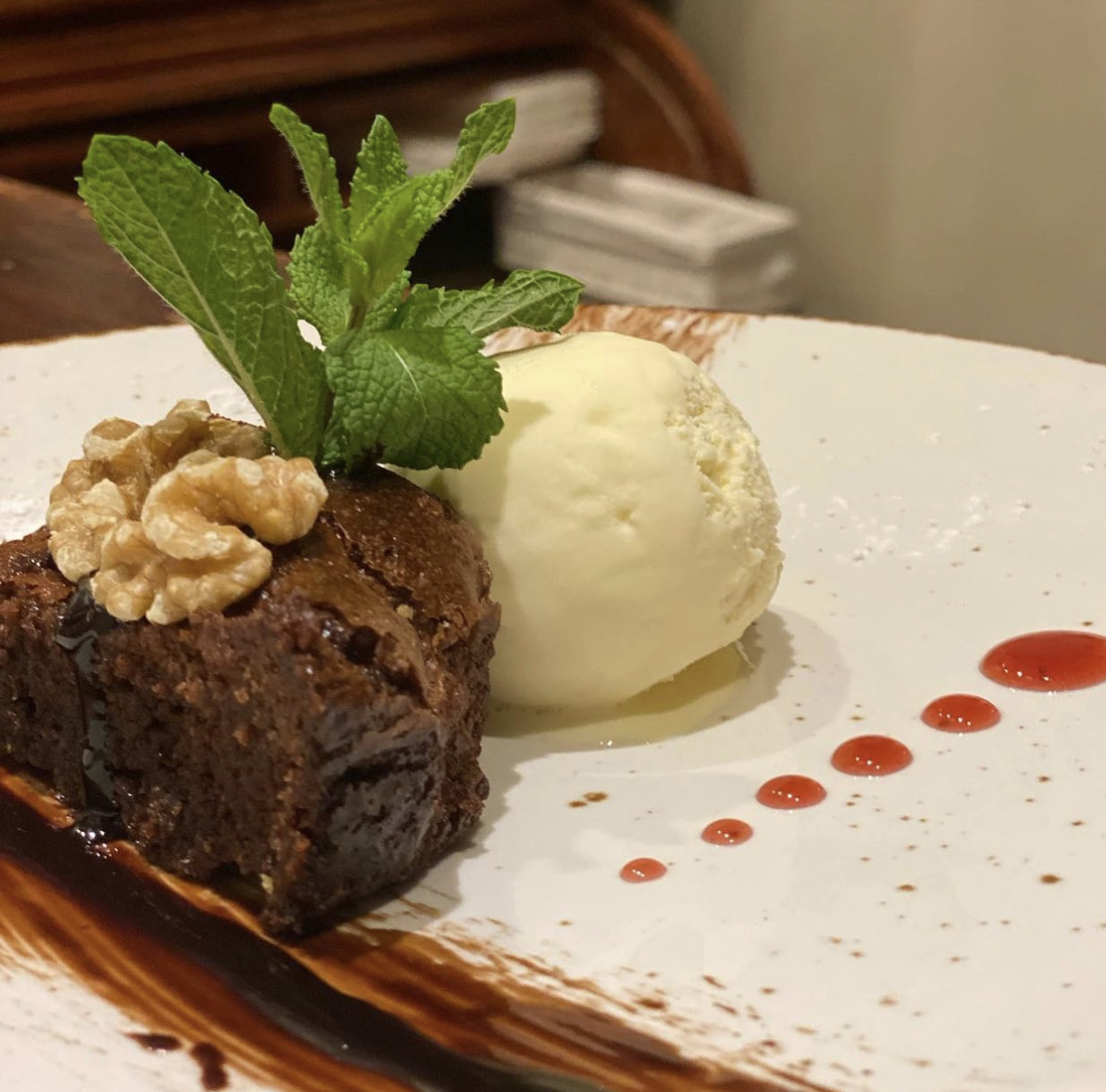 ¬ Brownie de chocolate y nueces.