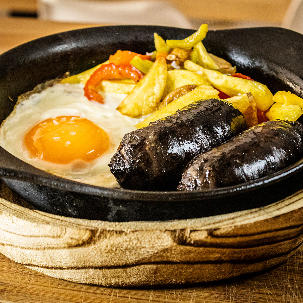 ¬ Morcilla criolla de cebolla a la brasa.