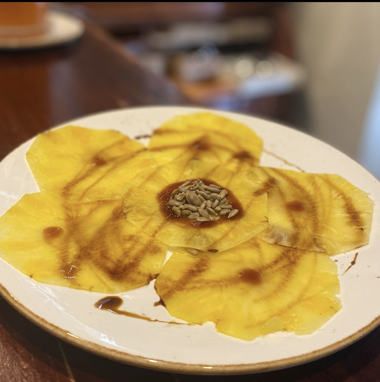 ¬ Carpaccio de piña natural.
